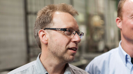 Empleados de la ZF Friedrichshafen AG conversando